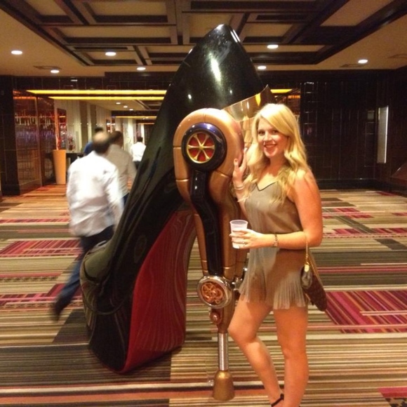 Meet the Posher - Picture 5 of 7